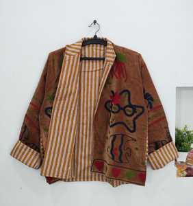 Manteau Bohème Chic en Velours Dynamique Brodé à la Main Style Suzani, Vêtement d'extérieur Artisanal pour Femme, Veste de Marine Explosive pour Dames - Product Image 4