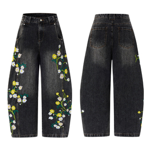 Jeans en denim évasés avec broderie personnalisée, ultra-doux, respirants, écologiques, broderie pour femmes, tissu de qualité supérieure, séchage rapide, coton - Product Image 1