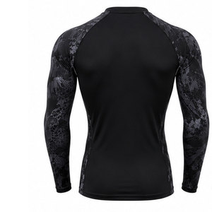 Camiseta de compresión de alto rendimiento para personas activas, que proporciona soporte muscular, mejora la circulación y es excelente para el entrenamiento. - Product Image 2