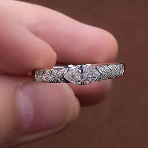 Bague éternelle large en diamant de laboratoire taille marquise pour femme, en platine, cadeau de fiançailles moderne pour petite amie - Product Image 5