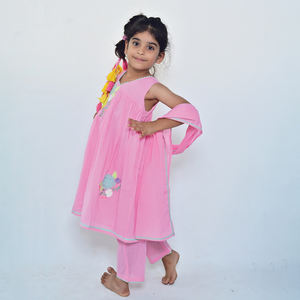 Approvisionnement direct d'usine : Long Kurti rose pâle avec col en V et manches élégantes, disponible à prix réduit - Product Image 3