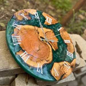 Horloge murale moderne en résine époxy vert citron vif, avec tranche de bois naturel, ronde, silencieuse, à suspendre, pour une décoration de chambre créative - Product Image 6