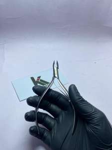 Vente en gros OEM Coupe-cuticules de luxe en acier inoxydable avec logo personnalisé, lame droite et pointe aiguisée pour ongles épais - Product Image 5