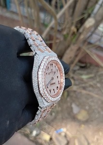 Reloj Clásico de Dos Tonos con Movimiento Automático y Completamente Cubierto de Moissanita - Product Image 4