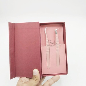 Pince à épiler pour extensions de cils en acier inoxydable, pointe argentée et revêtement poudré rose clair / Double pince à épiler, emballage en boîte cartonnée - Product Image 2