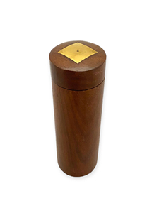 Boîte à dés décorative en bois naturel de 5 pouces avec jeu de 5 dés, accessoire de jeu de table fait main pour jeux de société et jeux de famille - Product Image 3