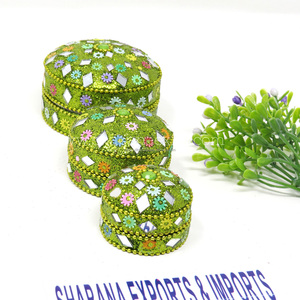 Caja Decorativa de Joyería con Cuentas Lac y Espejo, Set de 3 Piezas, Caja de Joyería Artesanal para Boda, Hecha en India - Product Image 6