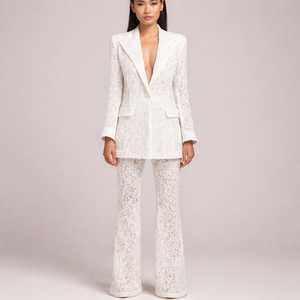 Traje de Pantalón de Dos Piezas con Encaje Blanco de Ganchillo |   Blazer y Pantalones de Encaje Guipur Floral de Diseñador |   Elegante Conjunto Coordinado para Después de la Fiesta - Product Image 1