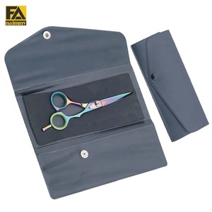 Kit de Tijeras para Cortar el Cabello Hechas de Cuero Sintético Disponibles en Cuero Vacuno Auténtico con Impresión de Logotipos Personalizados - Product Image 1