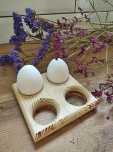 Support à œufs en bois artisanal de qualité supérieure pour une cuisine luxueuse, améliorant la décoration du comptoir grâce à la beauté naturelle du bois. - Product Image 2