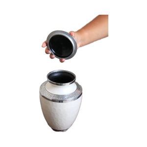 Urna Funeraria Estilo Americano en Blanco Perla, Artesanía Increíble - Product Image 2