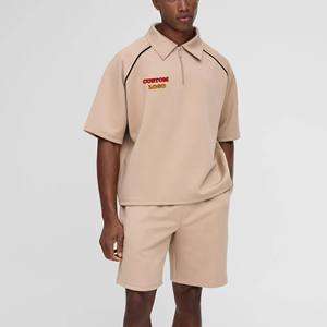 Ensemble court 2 pièces décontracté vintage pour homme, avec t-shirt à manches courtes 100% coton, col imprimé à motif zippé et effet délavé personnalisé - Product Image 1