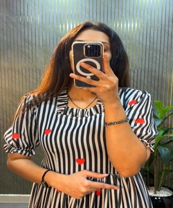 ชุดเดรสพิมพ์ลายแฟนซีมูล ชานเดรี แบบชิ้นเดียว สวมใส่ได้ทุกวัน ราคาขายส่ง เสื้อผ้าชาติพันธุ์ สีดำ - Product Image 3