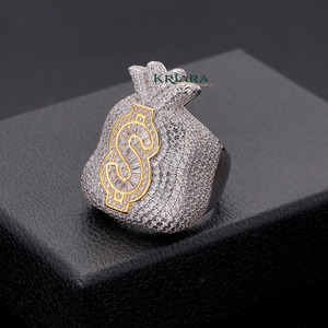 Bague Hip Hop pour Homme avec Pendentif Sac à Monnaie, en Argent 925 Plaqué Or 18K, Diamant de Laboratoire, Bijou Statement Entièrement Sertie - Product Image 1