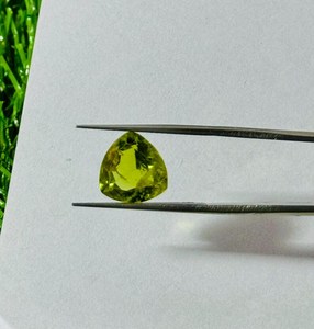 ZUBEDA GEMS and JEWELLRY พลอยเพอริดอทสีเขียวธรรมชาติทรงทริลเลียนคัท 2.00 กะรัต พลอยหลวมที่ได้รับการรับรองสำหรับการทำเครื่องประดับ - Product Image 2