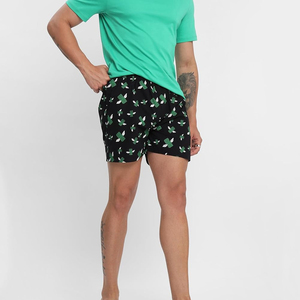Shorts imprimés noirs pour hommes avec motif de feuilles vertes, taille élastique, style décontracté, taille mi-haute, avec poches - Product Image 4