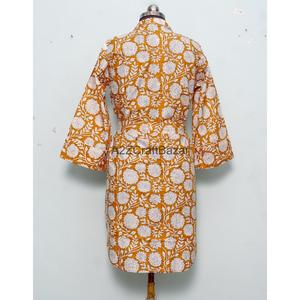 เสื้อเชิ้ตยาวสไตล์กิโมโนสำหรับผู้หญิง ผ้าฝ้ายแท้ 100% ลายดอกไม้ คอวี แขนสามส่วน ทรงเข้ารูป ติดกระดุมด้านหน้า - Product Image 6