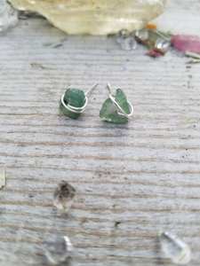 ต่างหูคริสตัลทัวร์มาลีนสั่งทำพิเศษ ต่างหูแบบมินิมอลทำมือ ของขวัญสำหรับเธอ - Product Image 4