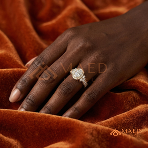 Bague de fiançailles en or avec trois pierres de moissanite taille ronde pour femme, élégant bijou de mariée, cadeau - Product Image 4