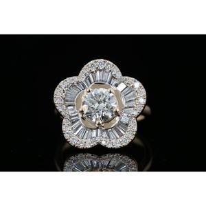 Anillo de Halo Floral con Diamantes de Corte Redondo y Baguette Cónicos, Anillo de Compromiso Floral de Oro Sólido, Joyería Nupcial de Lujo, Diamante Cultivado en Laboratorio - Product Image 1