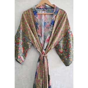 ชุดคลุมกิโมโนผ้าไหมระบายอากาศได้ดี ไซส์ใหญ่ ตกแต่งผ้าแบบแพทช์เวิร์ค สำหรับผู้หญิง ชุดนอนยาวหรูหราสไตล์โบโฮ ดีไซน์เนอร์ ชุดนอนลำลองสุดพิเศษ - Product Image 4