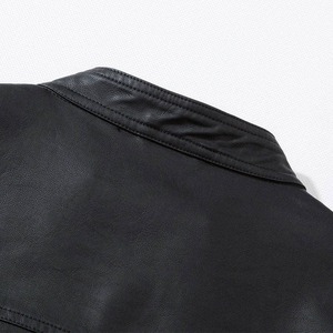Veste en cuir noire pour homme, fermeture éclair, coupe slim, style motard, pour l'automne, longueur normale, couleur unie. - Product Image 2