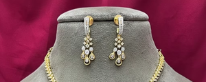 Ensemble collier et boucles d'oreilles en imitation perle plaqué or de qualité supérieure pour fiançailles, mariage et soirée - Bijoux tendance pour femmes - Product Image 3