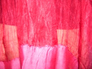 Achetez des écharpes et des stoles imprimées en ligne en Inde – Écharpe longue en soie élégante pour femme, motif color block, multifonctionnelle et tendance - Product Image 3