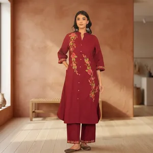 Ensemble Kurta et pantalon en coton et lin brodé marron pour femme, col mandarin, manches trois quarts, coupe droite, tenue ethnique élégante - Product Image 1