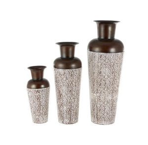 Colección de Floreros de Hierro Contemporáneos con Superficie de Fabricación Artesanal y Atractivo de Lujo - Product Image 4