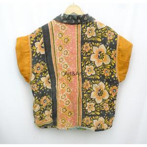 Chaqueta Acolchada de Lujo para Mujer, Estilo Vintage Kantha, Hecha a Mano, de Primera Calidad, Manga Corta, Cuello en V, Cierre con Cinturón, 100% Algodón - Product Image 2