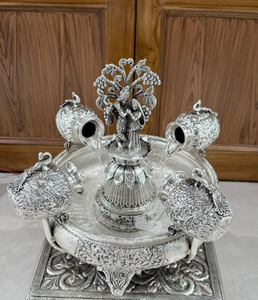 Nouvelle Arrivée Fontaine de Jardin Radha Krishna Kalsah en Laiton Faite à la Main, Décoration Traditionnelle pour la Maison, le Bureau, l'Intérieur, les Mariages - Dhatukala - Product Image 2