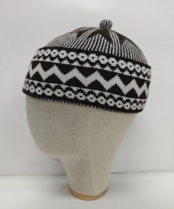 Chapeau de prière musulman brodé de qualité supérieure, en coton tricoté 100%, taille personnalisée, disponible en plusieurs couleurs, idéal pour les voyages. - Product Image 4