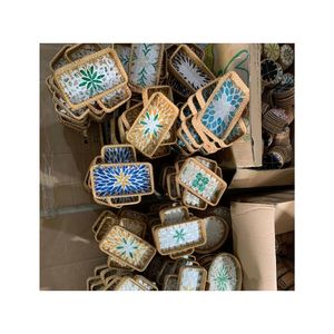 Plateau en rotin de qualité supérieure avec incrustations de perles pour un usage quotidien à la maison et comme plateformes élégantes pour la présentation de cosmétiques. - Product Image 2