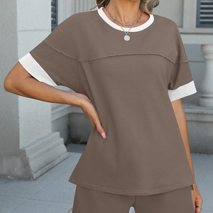 Ensemble deux pièces en coton pour femmes, logo et emballage personnalisés de haute qualité, prix bas, t-shirt et short. - Product Image 3