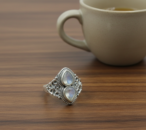 Anillo vintage de plata 925 con piedra lunar arcoíris, hecho a mano, filigrana, estilo bohemio, con forma de pera, doble piedra, regalo de Navidad para ella. - Product Image 1