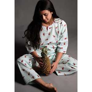 Conjunto de Pijama para Mujer con Estampado de Piña, Ropa de Dormir Cómoda con Diseño Divertido - Product Image 1