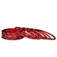 Ensemble de bracelets en verre rouge Kashmiri Rich Raindrop avec des pierres dorées étincelantes et des perles pour les mariages et les looks tendance
