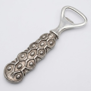 Abridor de Botellas de Aleación de Zinc Grabado de Alta Resistencia, Destapador de Metal Premium con Relieve, Estilo Nórdico Retro, Recuerdo de Boda, Promoción Corporativa - Product Image 5