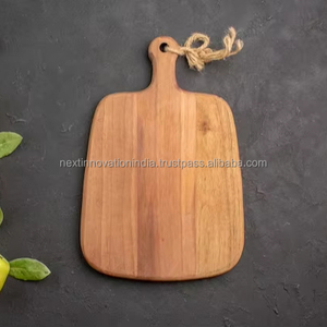 Planche à découper rustique en bois massif pour la créativité culinaire Toile spacieuse pour diverses utilisations - Product Image 1