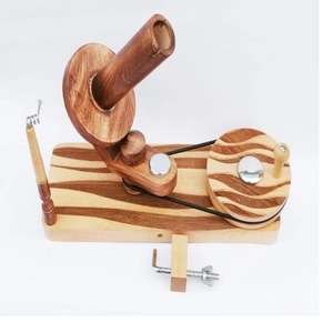 Enrouleur de fil en bois pour tricot, outil de couture manuel, rotation fluide, forme ronde, style simple - Product Image 3