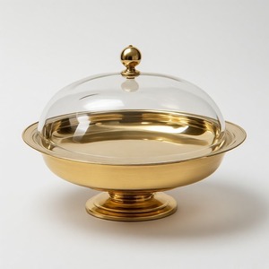 Cúpula de cristal de lujo diseñada para proteger pasteles frescos y realzar la presentación y decoración sofisticada de la mesa. - Product Image 5