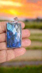 Colgante de ágata de calidad superior a la moda, colgante de cristal de bola curativa facetada de piedras preciosas de labradorita Natural para decoración del hogar - Product Image 2