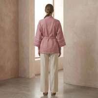 Haut enveloppant rose en coton et lin style kimono Kyoto pour femme, en tissu léger, style moderne, coupe confortable pour le quotidien