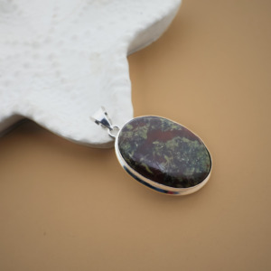 Colgante de piedra de heliotropo natural con relleno de plata, joyería artesanal, collar llamativo hecho a mano - Product Image 3