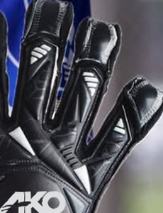 ถุงมือผู้รักษาประตูฟุตบอลเยาวชนคุณภาพสูงแบบกำหนดเอง ทำจากยางลาเท็กซ์ ป้องกันน้ำ ระบายอากาศได้ดี กันลื่น แบบผูกเชือก พร้อม Ako - Product Image 3