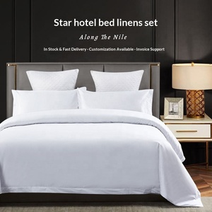 Set Biancheria da Letto Bianca in Cotone per Hotel: Pantofole, Accappatoi, Asciugamani, Tappeti da Bagno, Copripiumini e Inserti per Piumini - Product Image 5