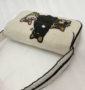 Sacs fourre-tout promotionnels en toile brodée, faits à la main, durables, de haute qualité, avec motif trois chats perlés, à rabat et fermeture magnétique, 1L - Product Image 3