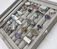 Lot en gros de bagues assorties en pierres précieuses, bagues empilables, faible MOQ, pour distributeurs de bijoux