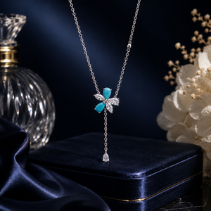 Collier papillon bleu diamant avec boucles d'oreilles assorties, chaîne à maillons mignonne, cadeau minimaliste pour femme - Product Image 1